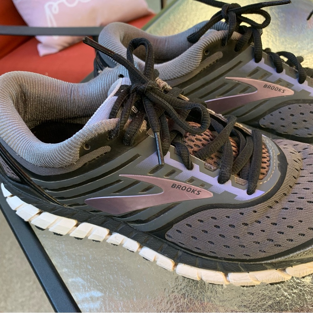 Brooks women’s running shoes 8.5